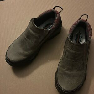 MERRELL waterproof slip on leather shoes us women's size 7.5 EUC